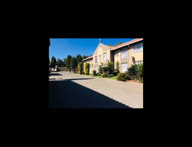 3 BEDROOM TOWNHOUSE FOR SALE IN VERWOERDPARK